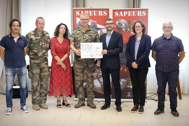 Remise du chèque du CSAD à l'ONaCVG